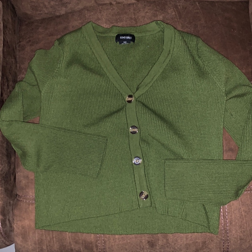 Green long sleeve with buttons it’s kinda a crop top size s/m